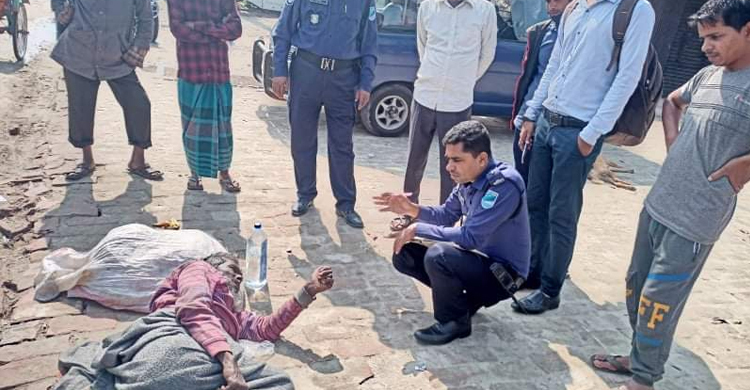 হাসপাতাল থেকে ফেলে যাওয়া সেই রোগীর দায়িত্ব নিলেন এসপি