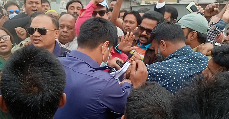 নারায়ণগঞ্জে পুলিশের বাধায় বিএনপির কর্মসূচি পণ্ড