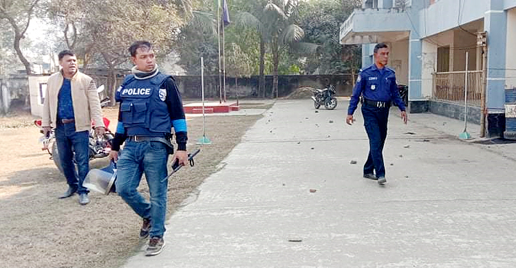 সরিষাবাড়ীতে পুলিশ তদন্ত কেন্দ্রে হামলা, আহত ৭