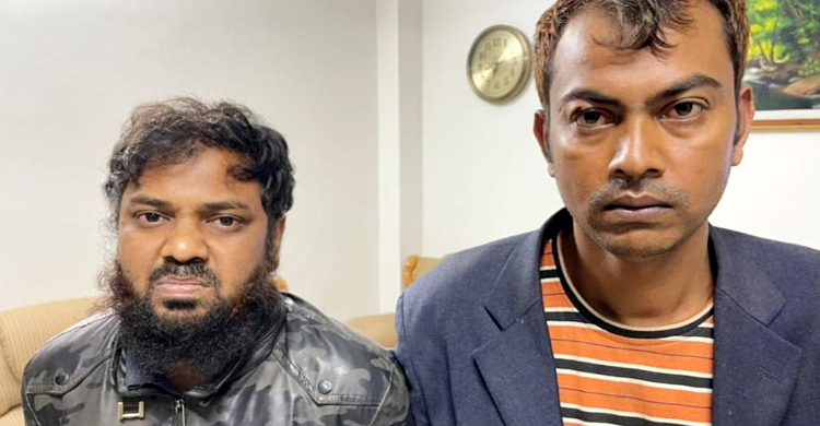 রিকশা থেকে ছোঁ মেরে ল্যাপটপ ছিনতাই, দৌড়ে ধরলো পুলিশ