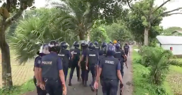 কিশোরগঞ্জে পুলিশের সঙ্গে আ’লীগের ধাওয়া-পাল্টাধাওয়া