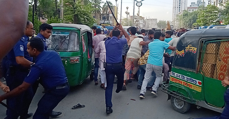 নারায়ণগঞ্জে পুলিশের লাঠিচার্জে বিএনপির ১৫ নেতাকর্মী আহত