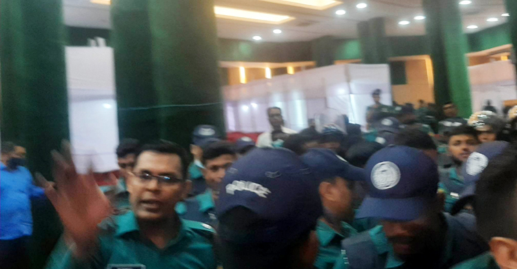 সুপ্রিম কোর্টে সাংবাদিকদের ওপর পুলিশের হামলায় র‌্যাকের উদ্বেগ