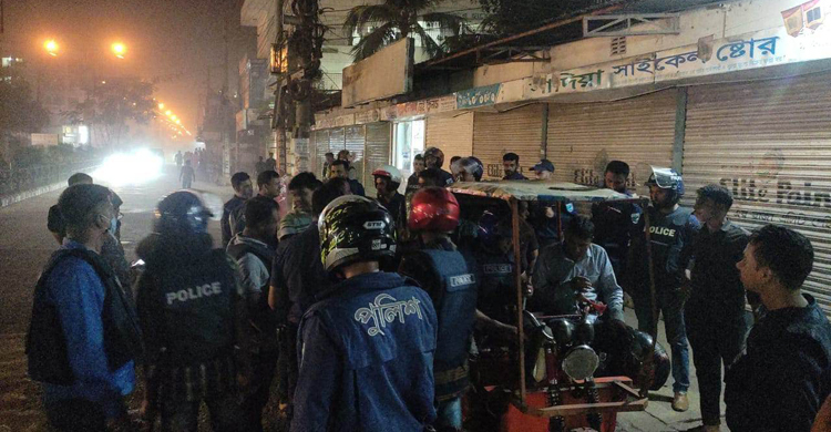 উচ্চশব্দে মোটরসাইকেল চালানো নিয়ে সংঘর্ষ, পুলিশসহ আহত ৮