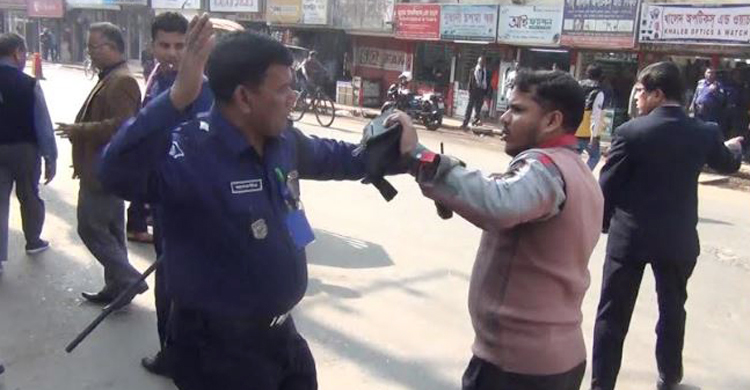 বিএনপির কর্মী মনে করে ডিএসবি সদস্যকে পেটালেন ওসি