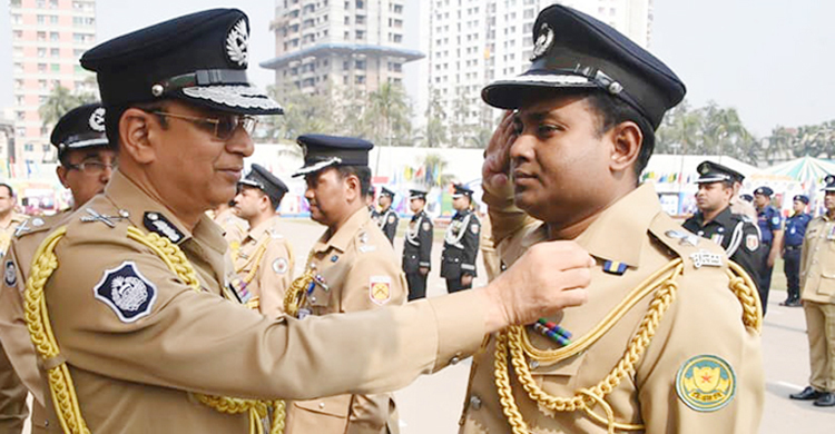 ৫৯৫ পুলিশ সদস্য পাচ্ছেন ‘আইজিপি ব্যাজ’