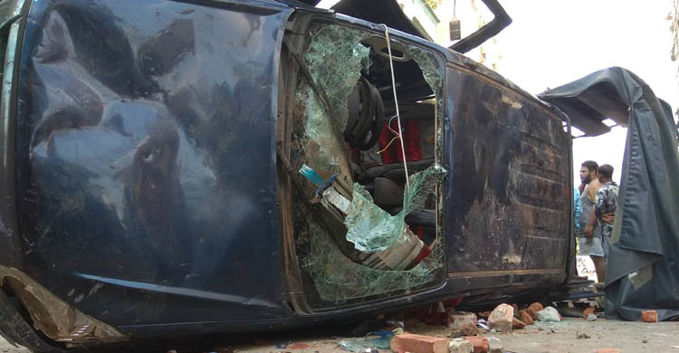 খাগড়াছড়িতে পিকআপ উল্টে ১৭ পুলিশ আহত