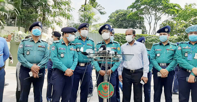 ‘একটি হাতুড়ি দিয়ে হলেও পুলিশের ওপর হামলায় উদ্বুদ্ধ করছে জঙ্গিরা’