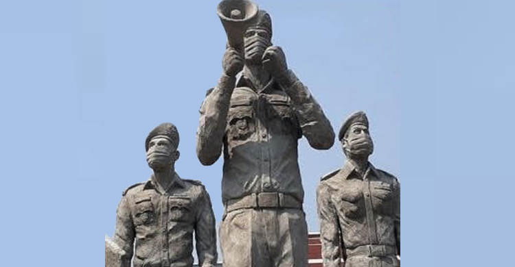 পুলিশের ব্যতিক্রমী ভাস্কর্য করোনাযোদ্ধা
