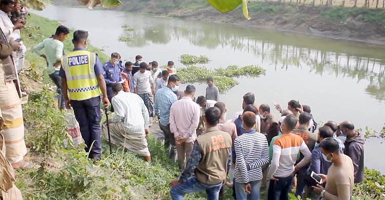 পাবনায় খাল থেকে তরুণীর বস্তাবন্দি মরদেহ উদ্ধার