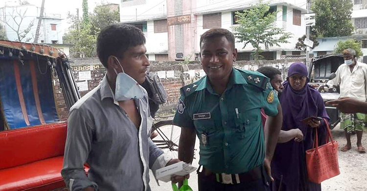 চুরির অভিযোগ করতে গিয়ে রাস্তায় মিলল চোর, ফিরে পেলেন রিকশা