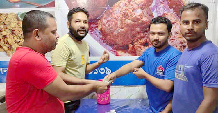 পুলিশের হারানো টাকা পেয়ে ফিরিয়ে দিলেন কলেজছাত্র