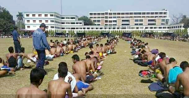 পুলিশের নিয়োগ পরীক্ষা চলাকালীন মাঠেই তরুণের মৃত্যু