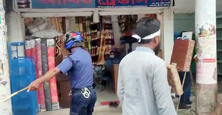 মুন্সিগঞ্জে বিএনপির কর্মসূচিতে পুলিশের লাঠিচার্জ