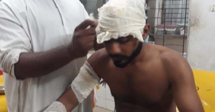 লক্ষ্মীপুরে গ্রামপুলিশকে কুপিয়ে জখম