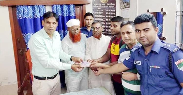 হারানো ৬৬ হাজার টাকা উদ্ধার করে দিলো পুলিশ