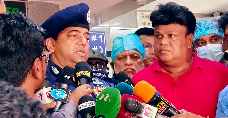 ‘পুলিশের চাকরিটাই জীবনের ঝুঁকি নিয়ে জনগণকে নিরাপত্তা দেওয়া’