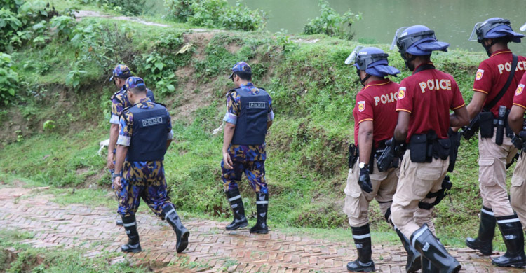 রোহিঙ্গা ক্যাম্পে গোলাগুলি, এম-১৬ রাইফেল উদ্ধার