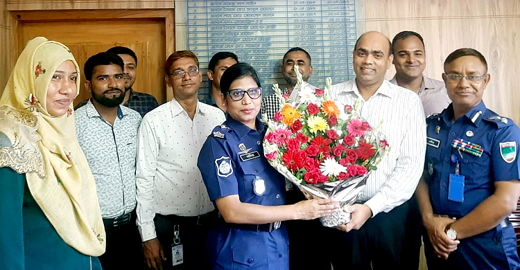 নড়াইলের প্রথম নারী এসপি সাদিরা খাতুন