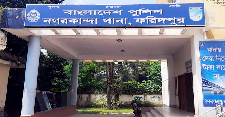 হাতকড়াসহ পুলিশের গাড়ি থেকে পালালেন আসামি