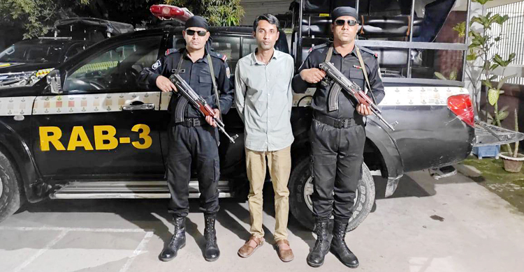 পুলিশ পরিচয়ে প্রতারণা, র‌্যাবের হাতে গ্রেফতার
