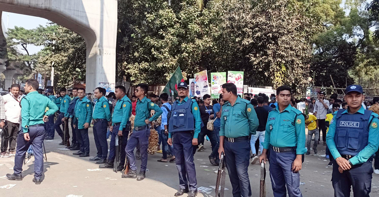 ছাত্রলীগের সম্মেলন ঘিরে সতর্ক আইনশৃঙ্খলা বাহিনী