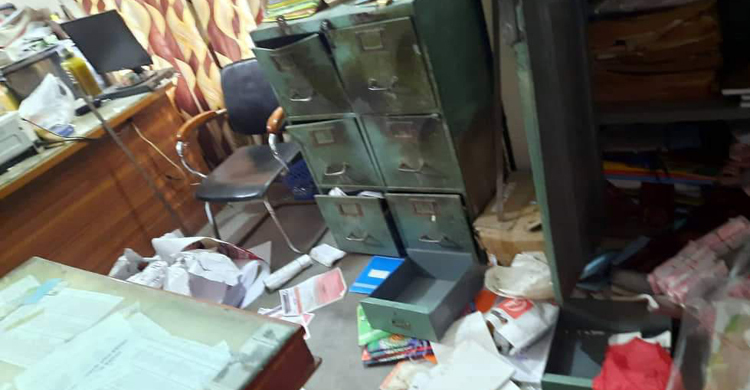 বাঘাবাড়ি নৌবন্দরে পুলিশ সেজে ডাকাতি