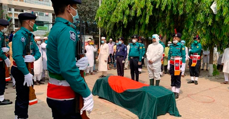 আইনমন্ত্রীর মায়ের জানাজা নিয়ে ফেসবুকে ভাইরাল ছবিটি মিথ্যা