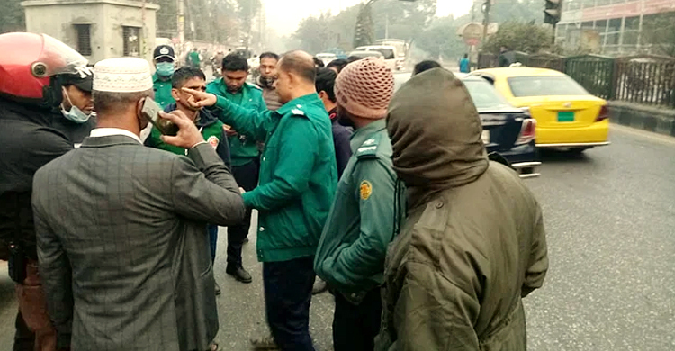 পুলিশ বক্স উচ্ছেদে এলো ডিএনসিসি, পুলিশের বাধা