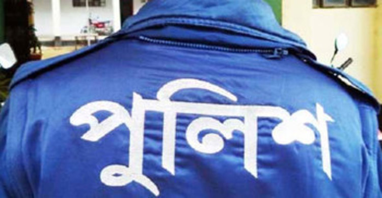 কিশোরগঞ্জে ৩ পুলিশ কর্মকর্তাকে কুপিয়ে জখম
