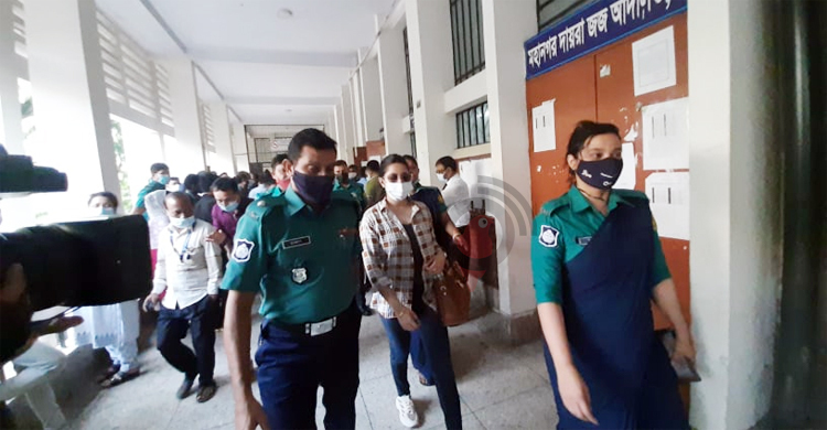 মাদক মামলায় হাজিরা দিতে আদালতে পরীমনি