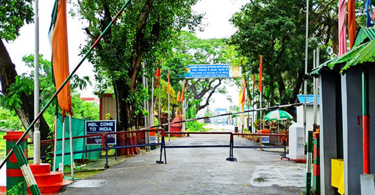 আখাউড়া স্থলবন্দরে তিনদিন ধরে আমদানি বন্ধ