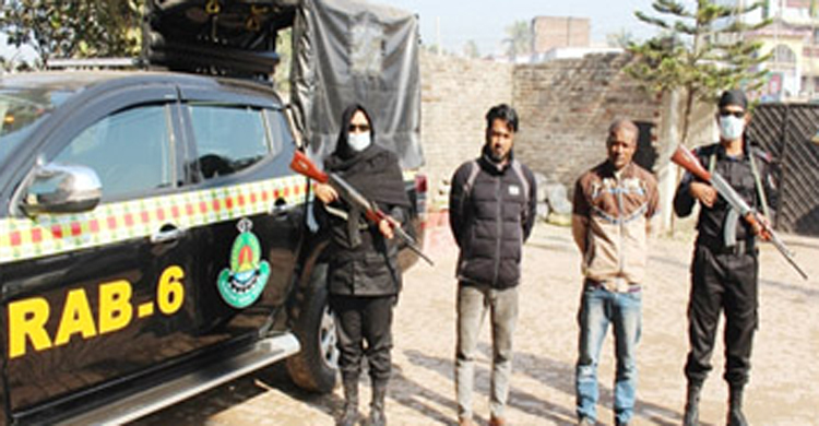 বেনাপোলে ৬৭১ বোতল ফেনসিডিলসহ দুই মাদক কারবারি গ্রেফতার