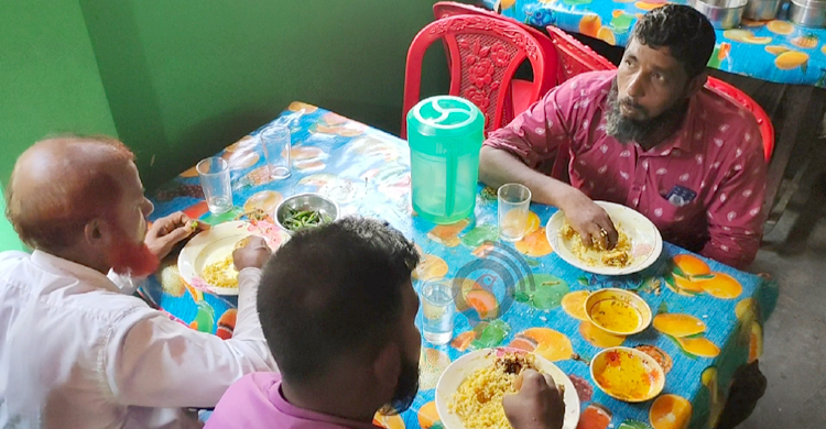 নিম্ন আয়ের মানুষের পাতে জুটছে না মাছ-মাংস