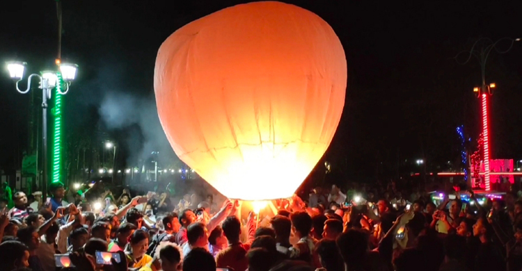 ফানুস উড়িয়ে স্মরণীয় করা হলো পদ্মা সেতু উদ্বোধনের দিন