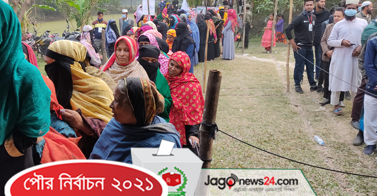 সময় শেষ, তবুও ভোটারদের দীর্ঘ সারি