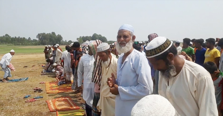 কুষ্টিয়ায় বৃষ্টির জন্য ইস্তেখারার নামাজ আদায়