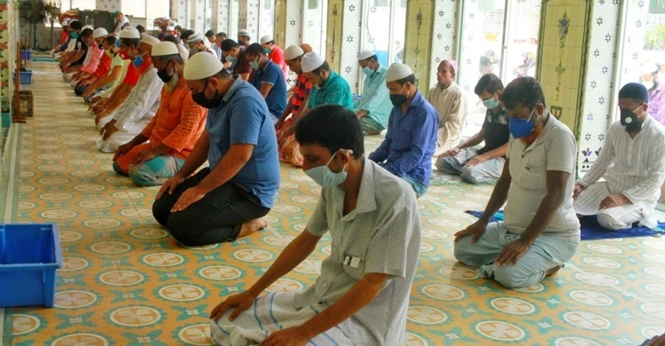 Govt imposes conditions on offering prayers at mosques