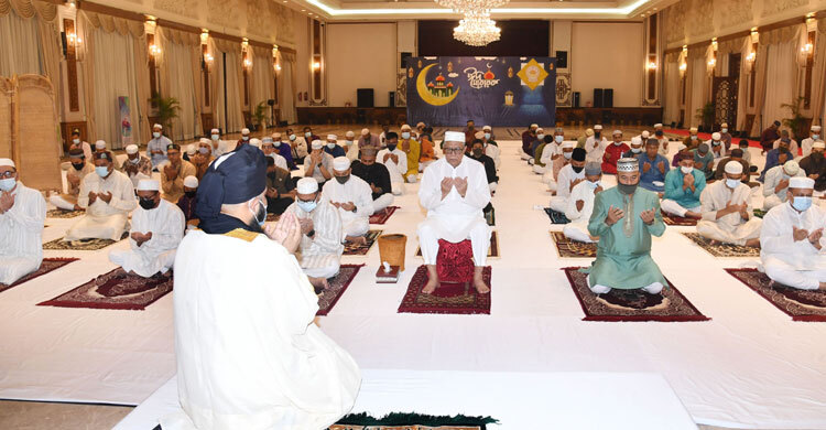 President offers Eid prayers at Bangabhaban