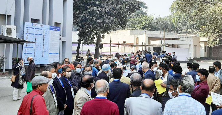জাতীয় প্রেসক্লাবের নির্বাচনে ভোটগ্রহণ চলছে