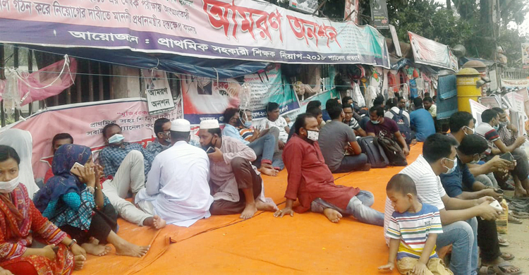 প্রাথমিকে প্যানেলভুক্ত নিয়োগের দাবিতে অনশন গড়াল ৩২ দিনে
