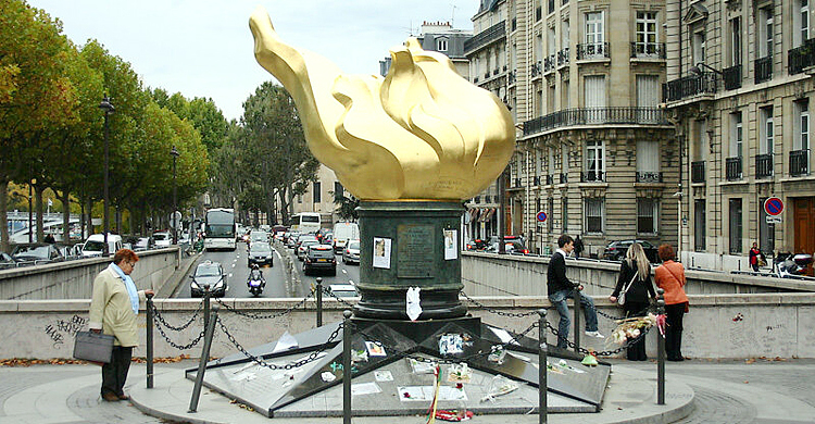 ভালোবাসার দিনে প্রিন্সেস ডায়ানাকে স্মরণ