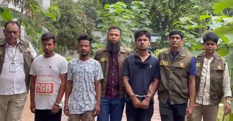 ডেলিভারি সিস্টেম হ্যাক করে গ্রাহকের পণ্য নিতেন তারা