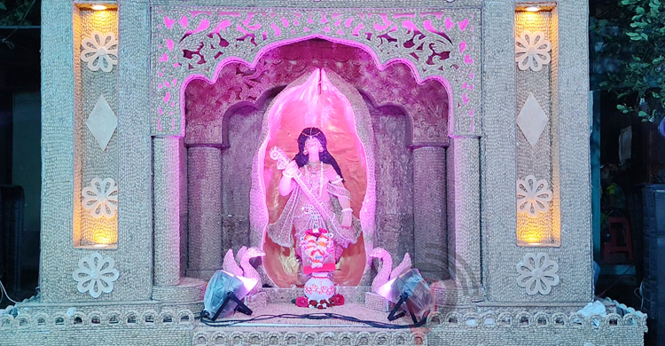 বাদামের খোসায় সরস্বতী পূজার মণ্ডপ-প্রতিমা