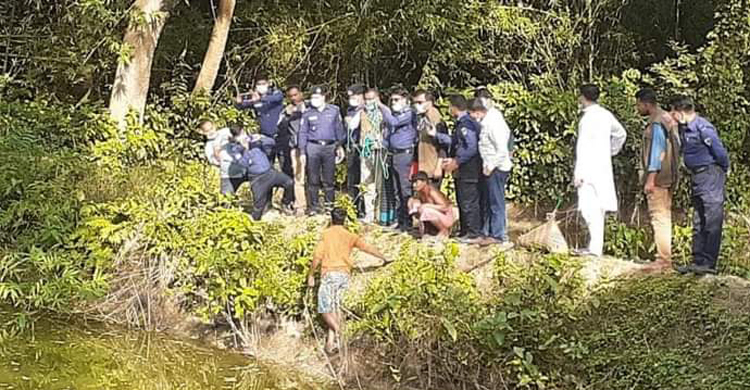 গলা কেটে শ্বশুরকে হত্যা জামাতার, পুকুরে মিলল ছুরি-হ্যান্ড গ্লাভস