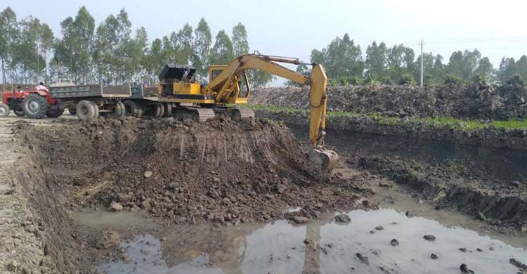 ফসলি জমিতে পুকুর খনন করায় ৫০ হাজার টাকা জরিমানা