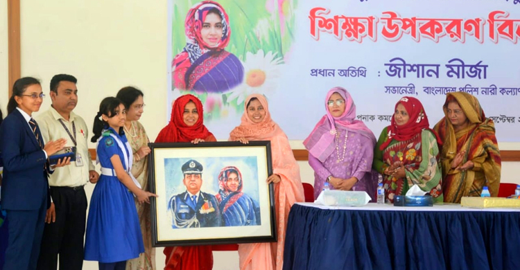 রংপুরে অসহায় মনিজা বেওয়ার পাশে পুনাক সভানেত্রী