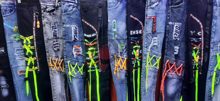 ঈদ মার্কেটে পুষ্পা ও কাঁচা বাদাম প্যান্ট