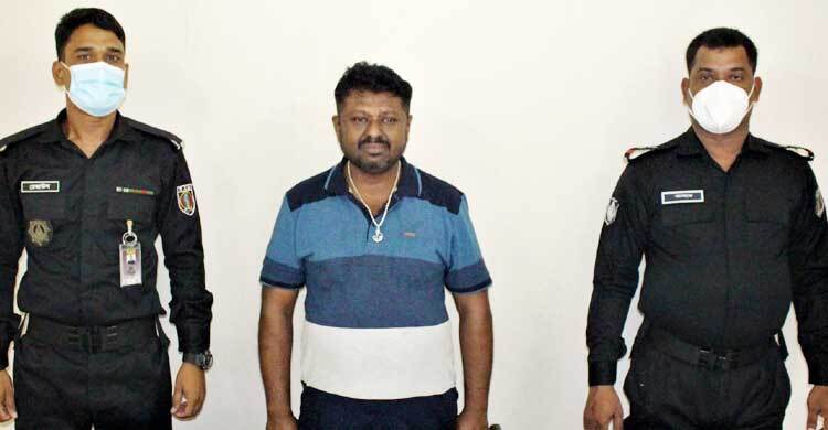 সিরাজগঞ্জে চিপস কারখানায় অভিযান, অস্ত্রসহ গ্রেফতার ১