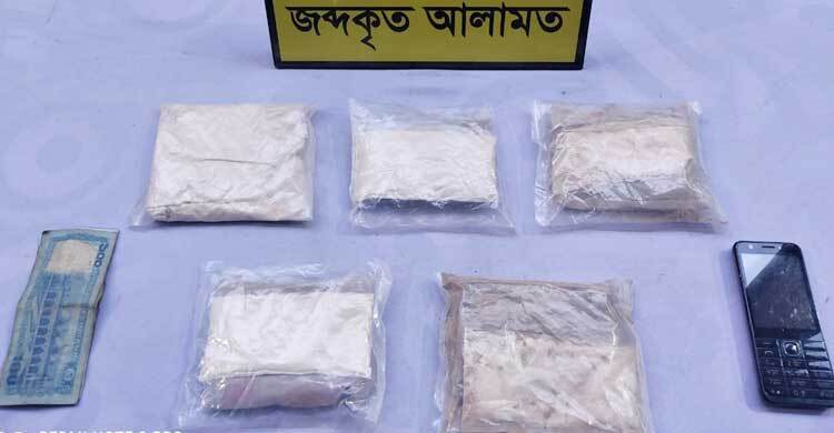 নারিকেল ভেঙে মিলল ৪০ লাখ টাকার হেরোইন